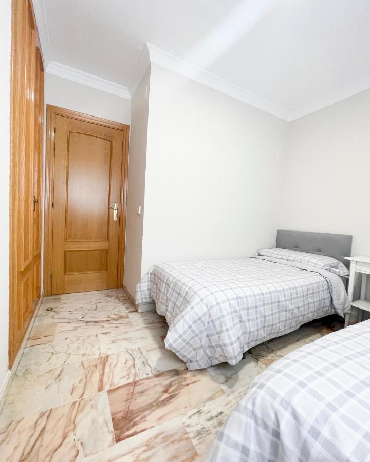 Holidays2Malaga Tomas De Echeverria 150 Mts To Beach & High Speed Wifi & Parking Leilighet Eksteriør bilde